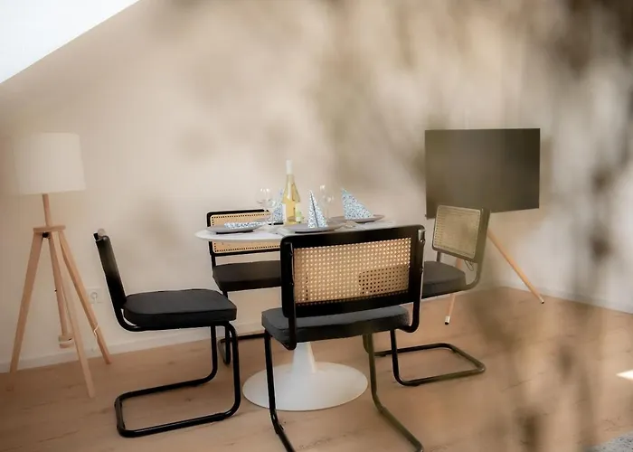 Strauss #nine 3 Bs-south Apartment *